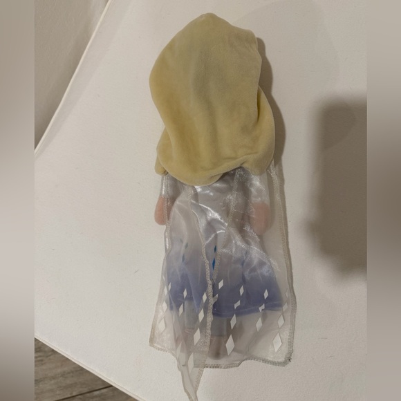 Elsa plush - Picture 2 of 2